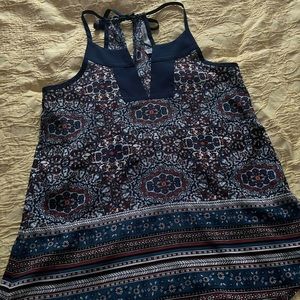 Athleta patterned high neck / small V top